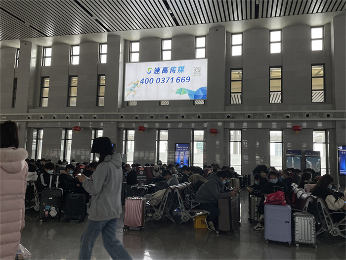 许昌高铁站厅内的广告可以起到覆盖和传播的*大化